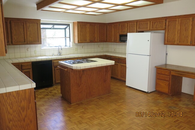 Building Photo - 17653 Chaparral Dr