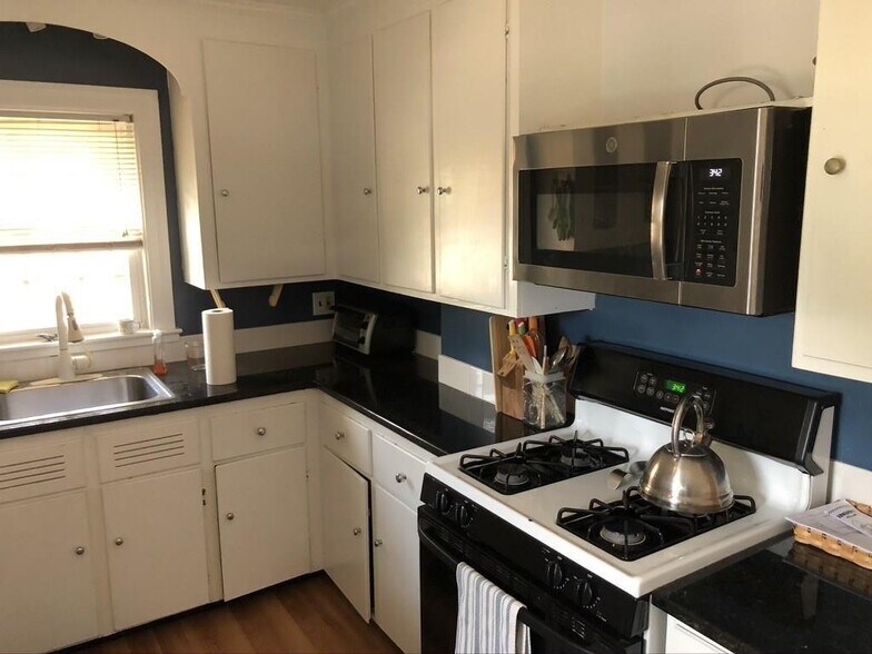 Building Photo - 4 Garden Ct