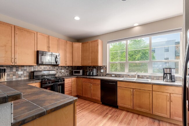 Building Photo - A contemporary 1826 sq ft. 3 Bedroom / 3 Bath Belmar Townhome for rent