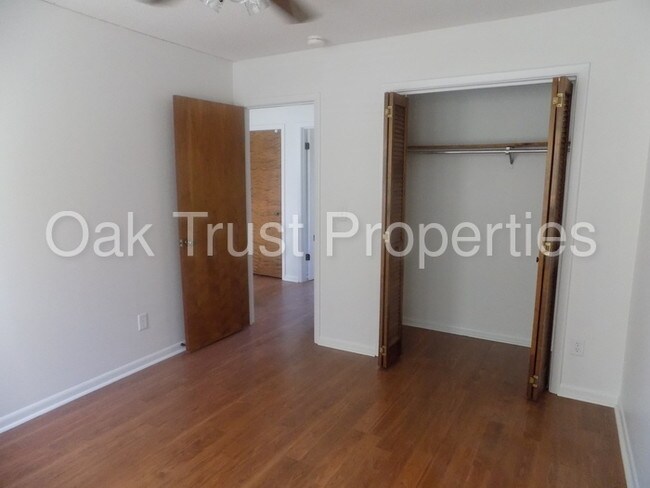 Building Photo - Lakeside James Island Townhouse