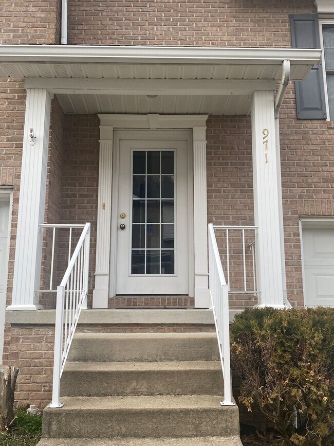Building Photo - 2 Bedroom Ashton Estates Townhouse- Availa...
