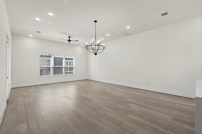 Building Photo - 1406 W 21st St