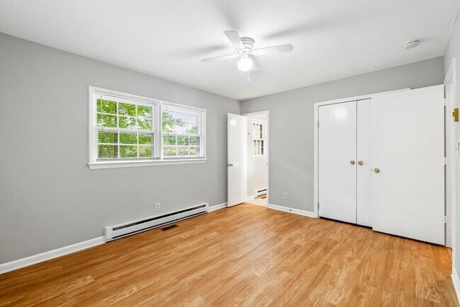 Building Photo - Updated Home, Stainless Steel Appliances, Wood Like Flooring, Deck, Garage!