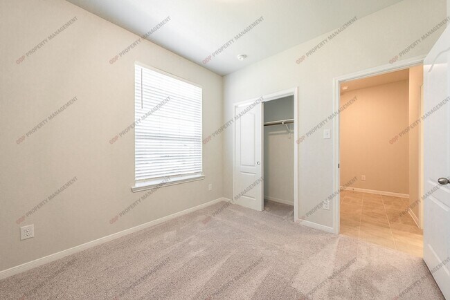 Building Photo - 3-2 Westfield Community
