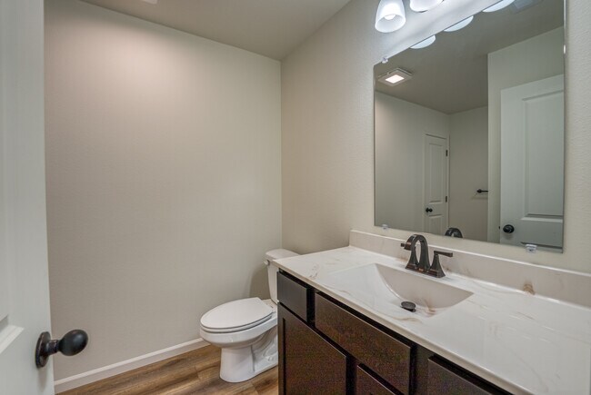 Building Photo - 204 E Sunset Cove Ln