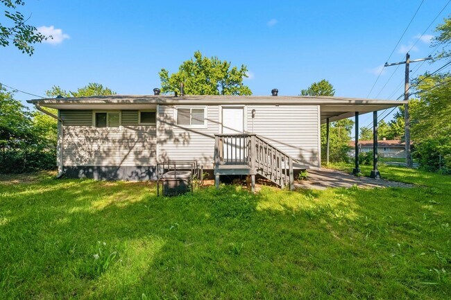 Building Photo - 10700 Spring Garden Dr