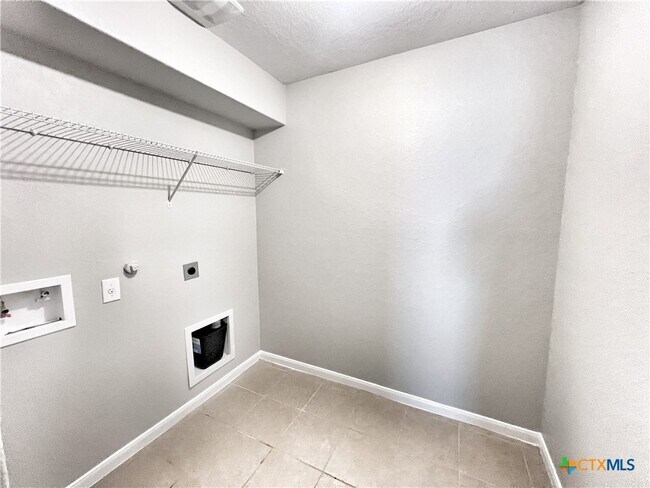 Building Photo - 761 Wolfeton Way