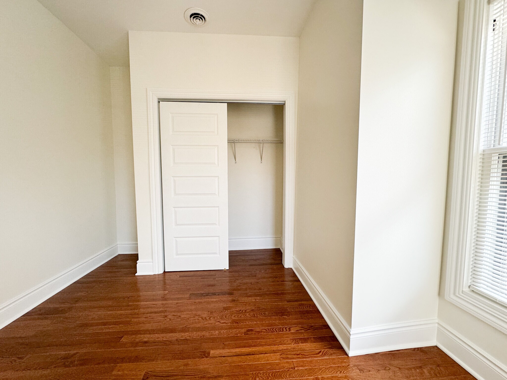 Building Photo - 446 Linwood Ave