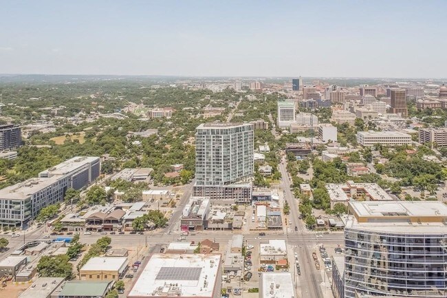 Building Photo - 360 Nueces St