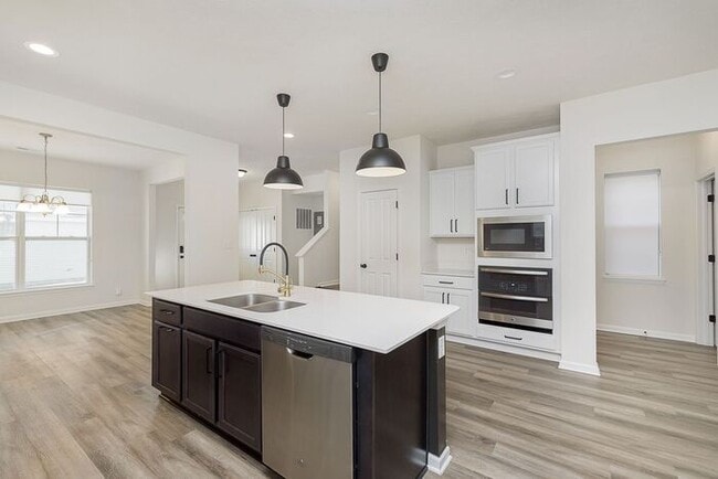Building Photo - Beautiful 3 Bed 2.5 Bath in Central Greens...