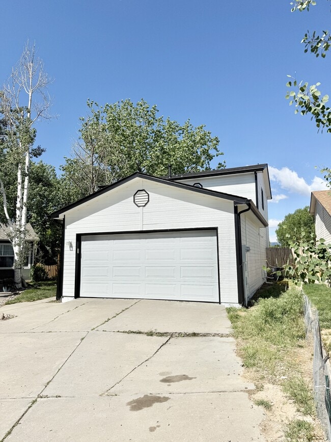 Building Photo - 2740 Susan Dr
