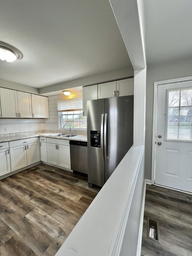 Building Photo - 105 Ambrose Dr