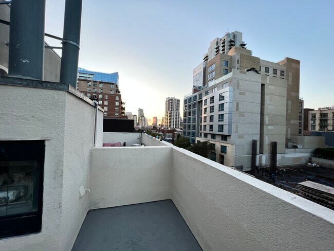 Primary Photo - 985 Island Ave