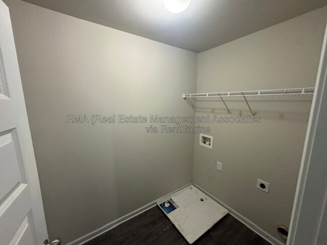 Building Photo - 1156 Burgundy Dr