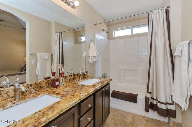 Building Photo - 3332 N Sunaire