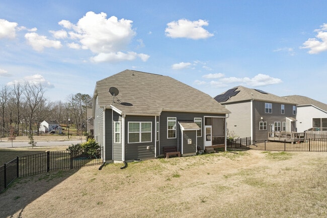 Building Photo - 2312 Longmont Dr