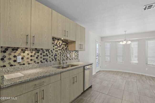 Building Photo - 947 Follifoot Pl