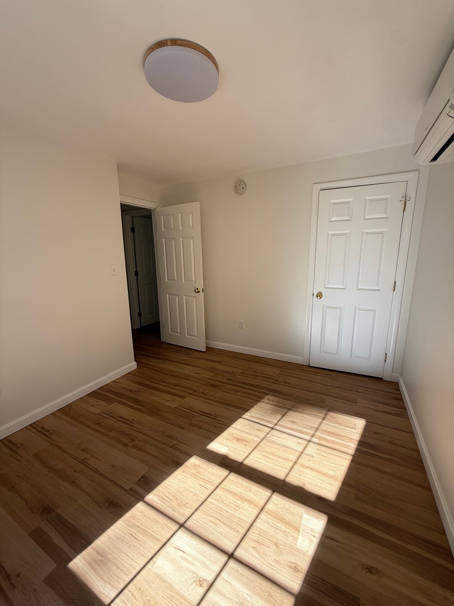 Building Photo - 2 Sams Pl