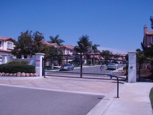 Building Photo - 1520 Sapphire Dr