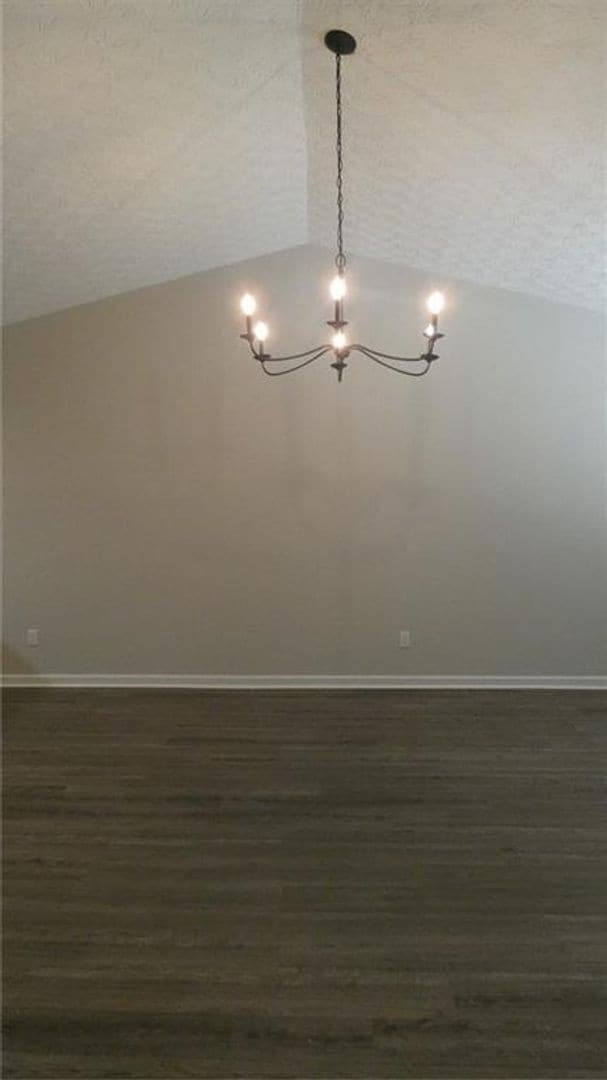 Building Photo - 2 bed/2 bath end unit in Gainesville