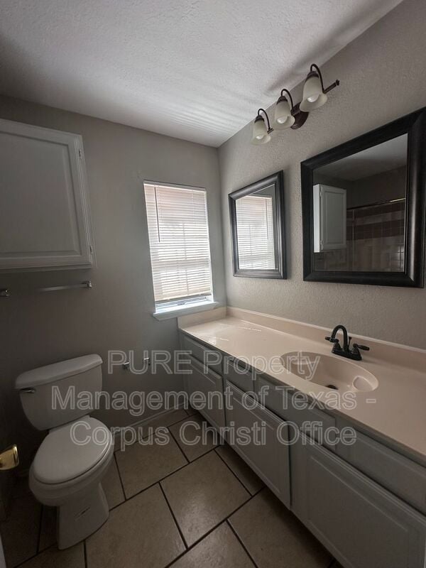 Building Photo - 2805 Summer Ridge Dr