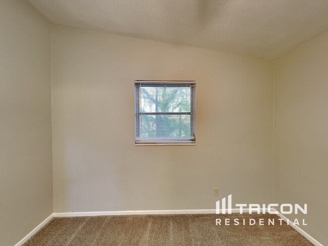 Building Photo - 2869 Webley Dr NE