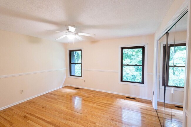 Building Photo - 166 Natchaug Dr