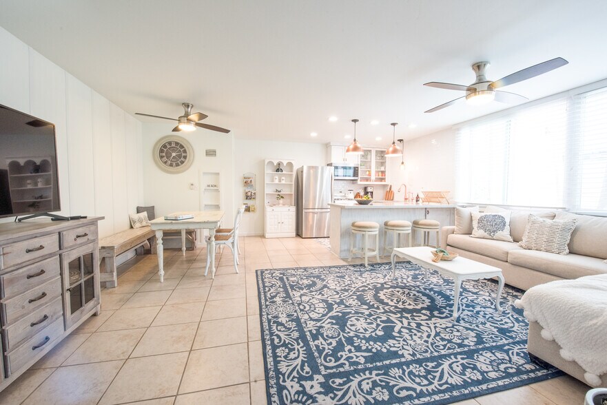 Building Photo - 4880 Sandyland Rd