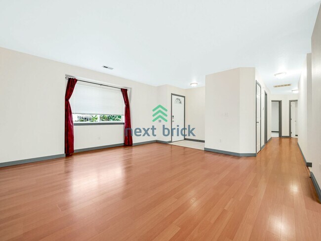 Building Photo - 3 BED & 2 BATH SINGLE FAMILY HOUSE FOR RENT