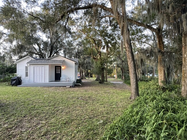 Building Photo - 581 Live Oak St