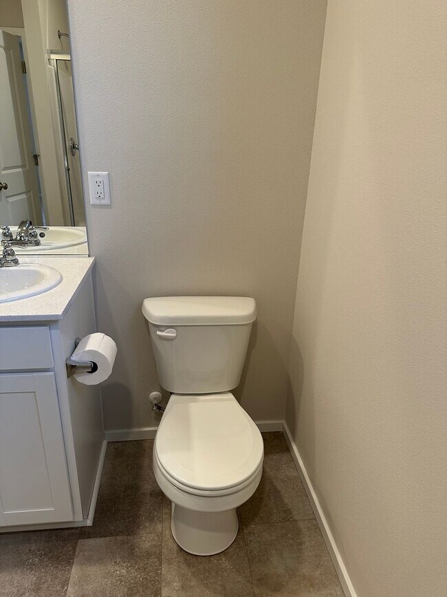 Building Photo - Newer single level 3-bedroom 2 bath house in Springfield!