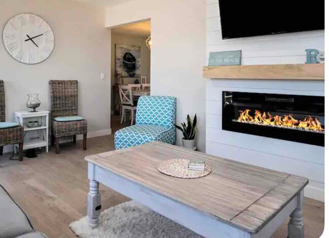 Primary Photo - 2245 Lakeshore Dr