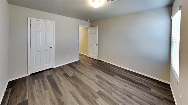 Building Photo - 408 Fox Burrow Ln
