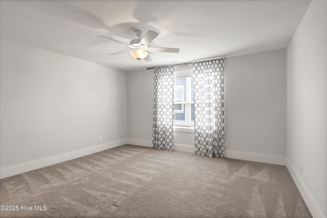 Building Photo - 730 Edgerton Dr