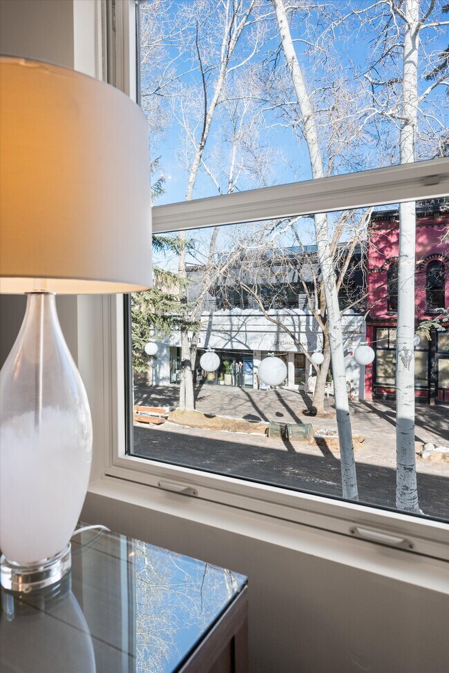 Building Photo - 447 E Cooper Ave