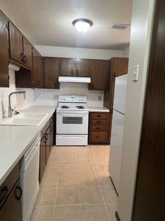 Building Photo - 1072 Carmel Ct