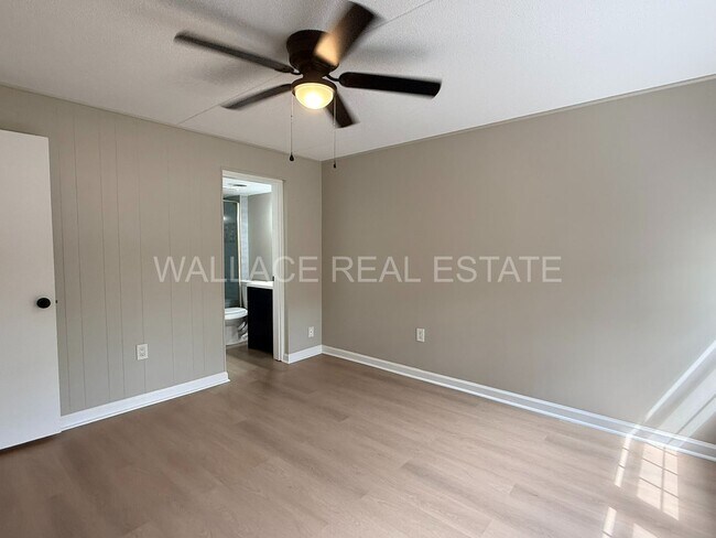 Building Photo - 2749 Sullins St