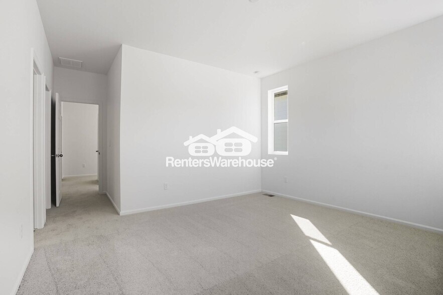 Building Photo - 6601 N Netherland St