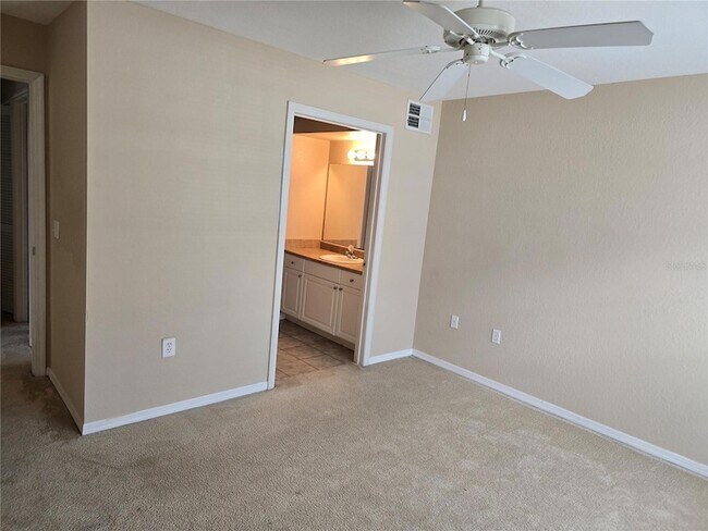 Building Photo - 5601 Rosehill Rd