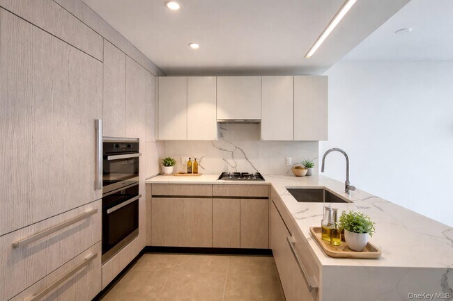 Building Photo - 133-27 39th Ave