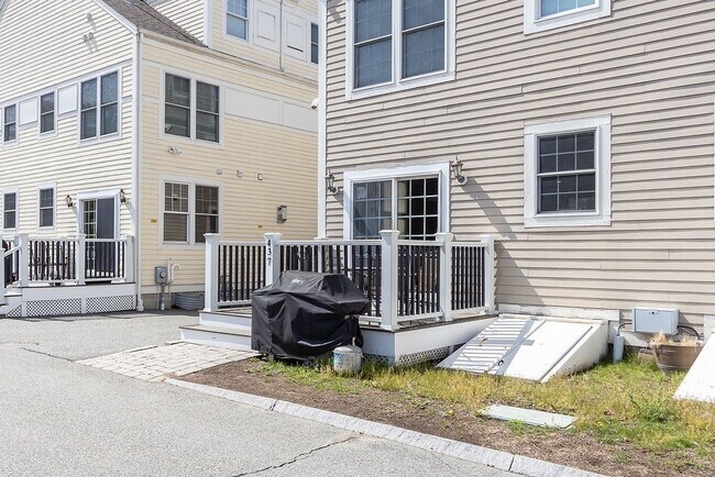 Building Photo - 437 Gallivan Blvd
