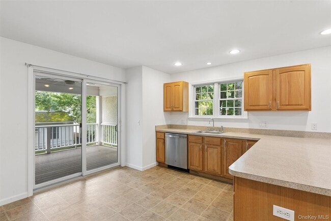 Building Photo - 415 1st St