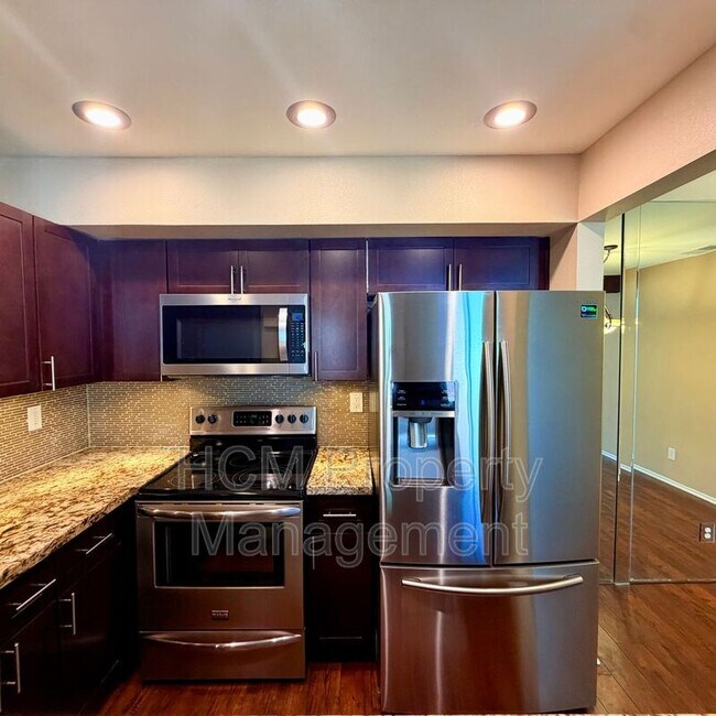 Building Photo - 25761 Le Parc