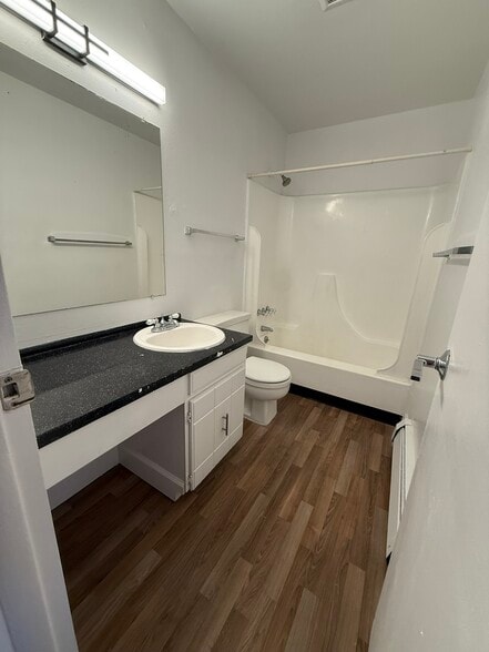 Building Photo - Squire Apartments