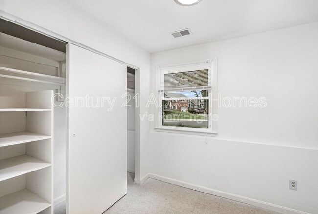 Building Photo - 3903 Hillview Ct