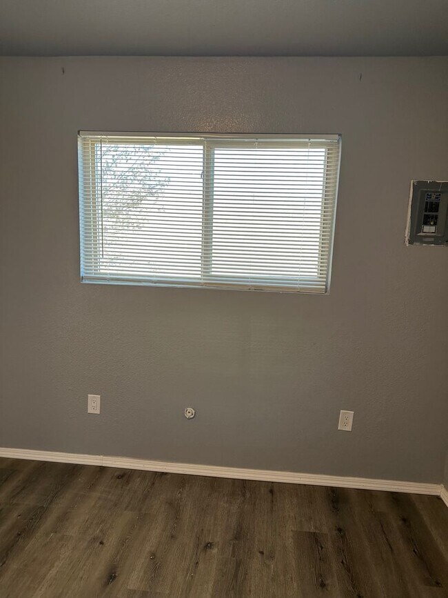 Building Photo - 1277 Jelso Ave