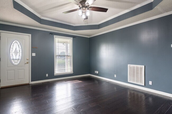 Building Photo - 3704 Trenton Rd