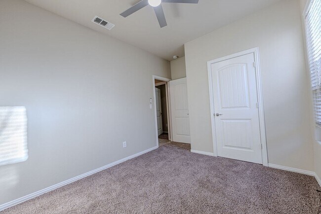 Building Photo - 7 Glass Ranch Rd