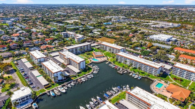 Building Photo - 931 Gardenia Dr