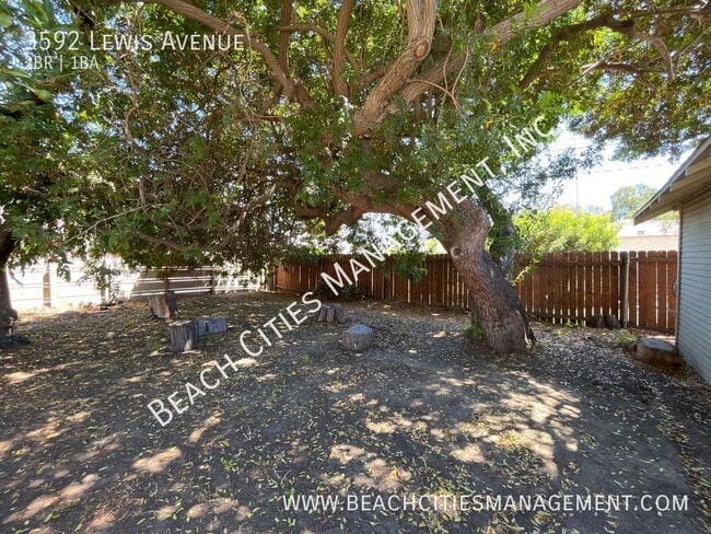 Building Photo - 3592 Lewis Ave